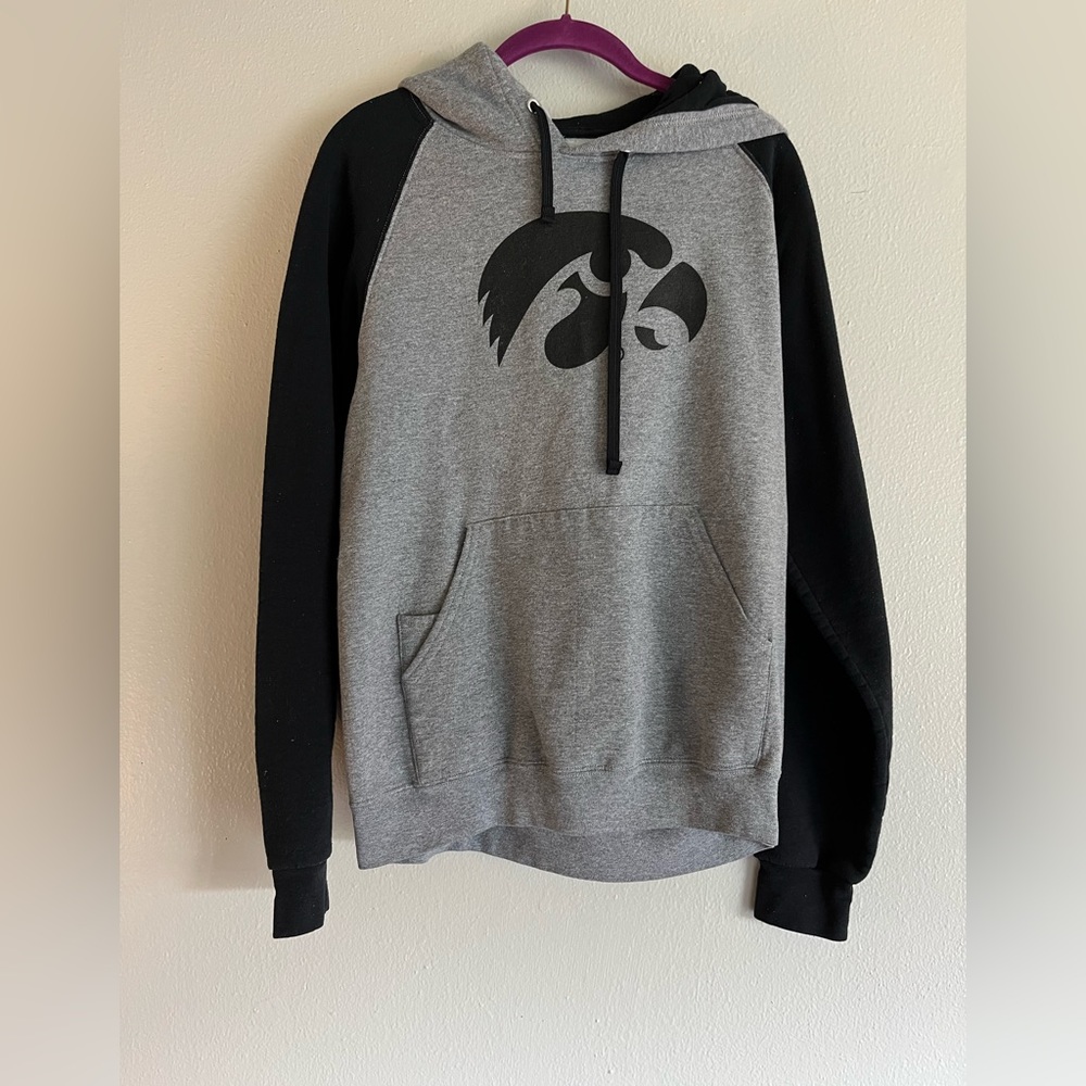 Medium Iowa Hawkeye hoodie sweatshirt